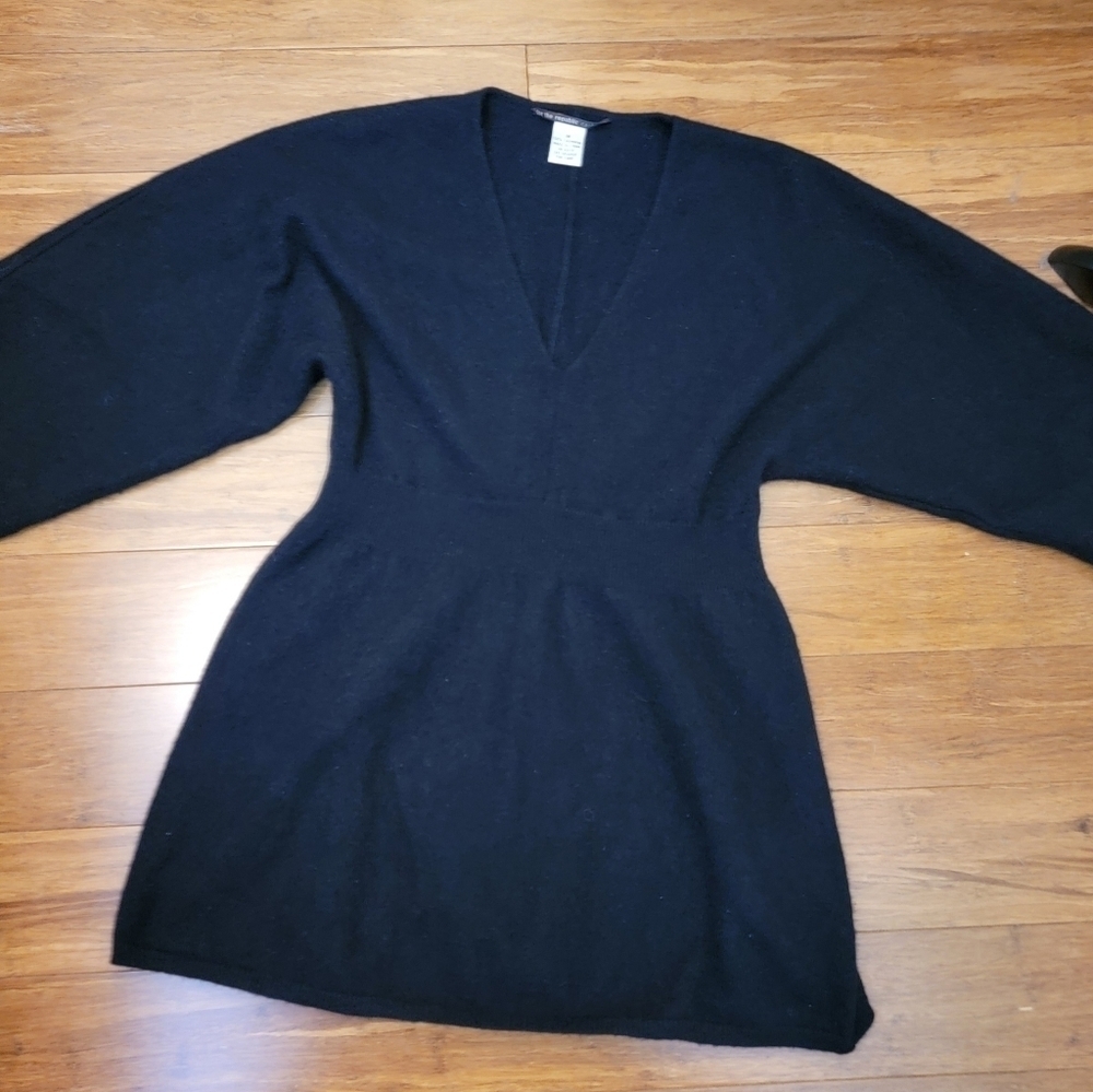 For the Republic V Neck Cashmere Sweater Size M - Picture 3 of 4